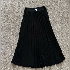 A new day accordion black skirt size xs like new maxi length